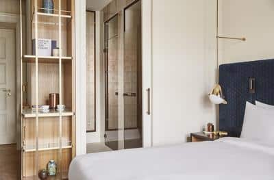1 King Bed