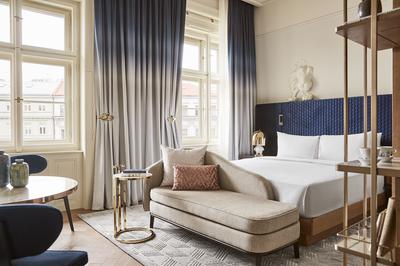 1 King Bed Premium