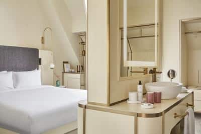 1 King Bed Deluxe