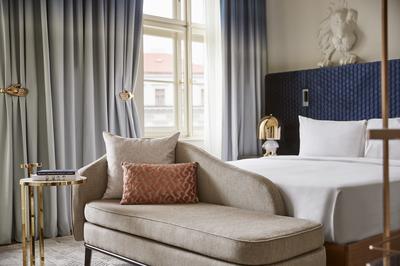1 King Bed Deluxe View