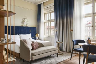 1 King Bed Deluxe