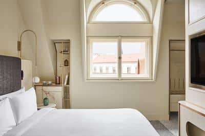 1 King Bed