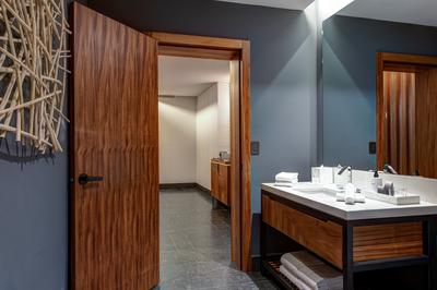 1 Bedroom Governors Suite