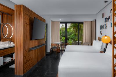 Tropical View Guestroom With 2 Queen Beds