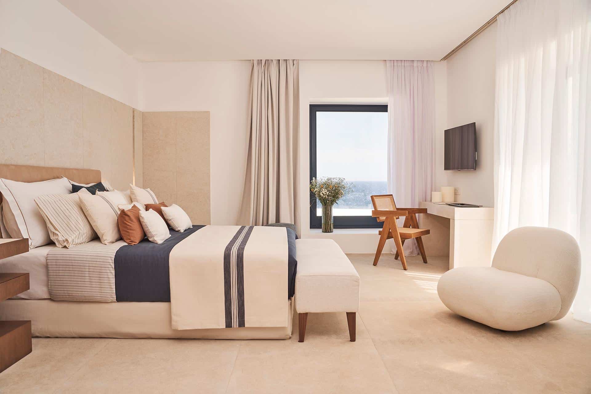 Deluxe Pool Suite Sea View