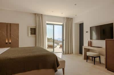 Deluxe Pool Suite Sea View