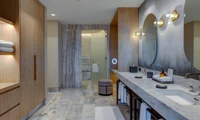 Deluxe Ocean Front Suite With King Bed