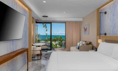 Ocean Front View King Bed Guestroom