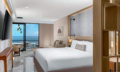 Deluxe Ocean Front King Bed Guestroom