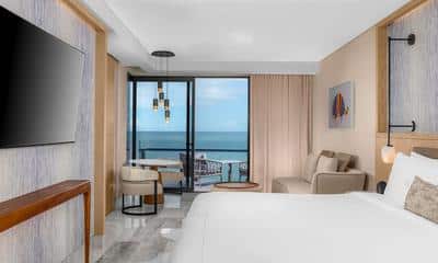 Deluxe Ocean Front King Bed Guestroom