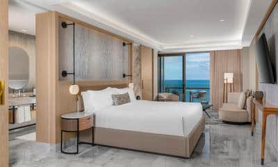 Deluxe Ocean Front Suite With King Bed