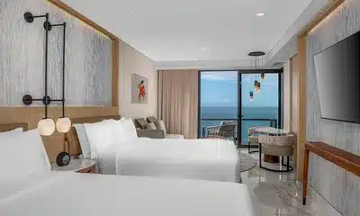 Deluxe Ocean Front 2 Queen Beds Guestroom