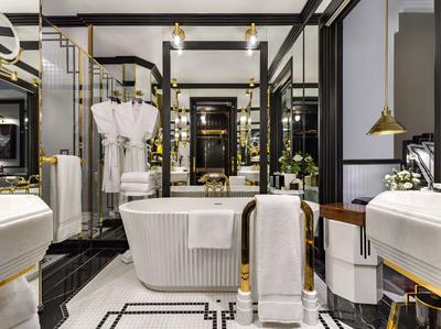 Premier Queen Room