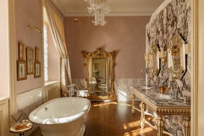 Grand Junior Suite in the Villa with Lake View