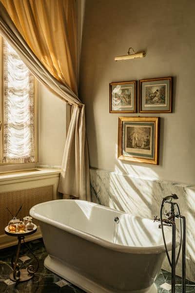 Room in Villa with Lake View