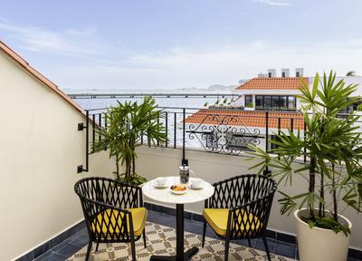 Luxury Room - Courtyard View