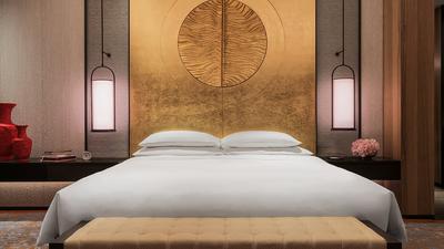 Grand-Hyatt-Changsha-P032-Grand-Executive-Suite-Bedroom.16x9