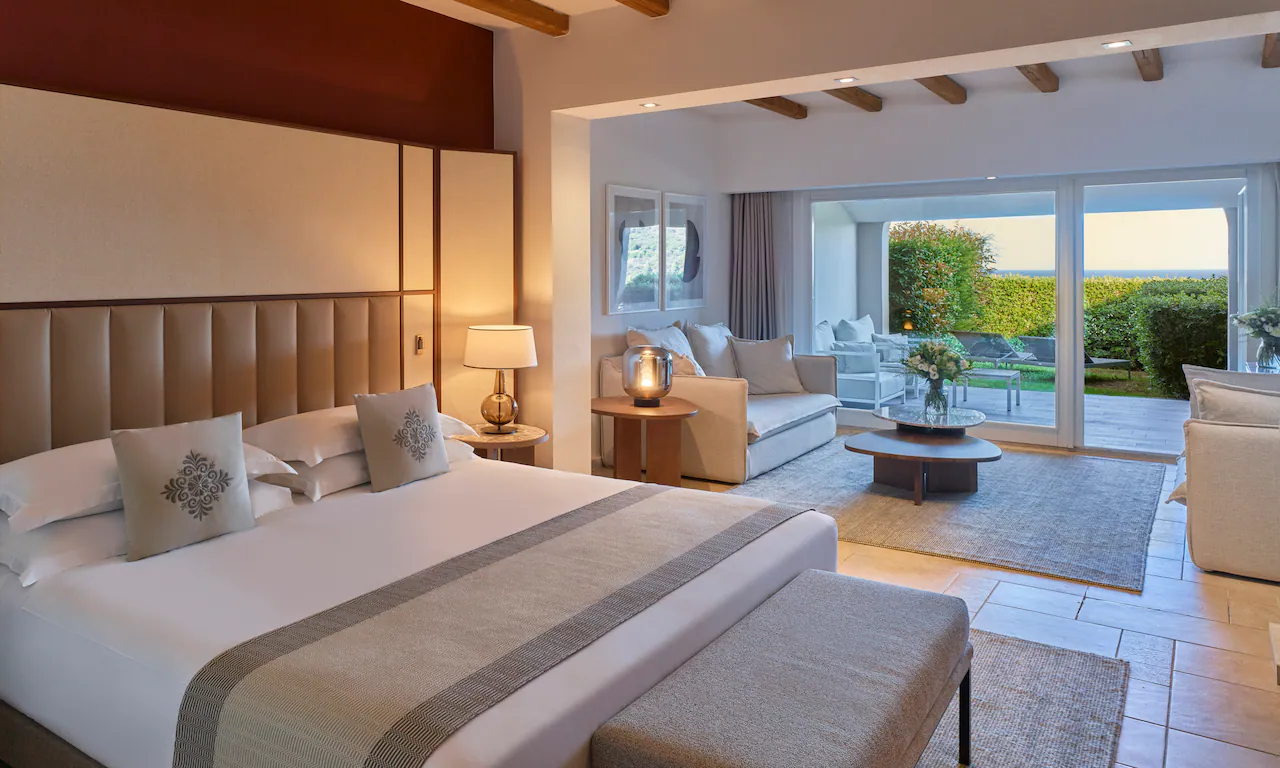 King Junior Suite with Private Garden and Jacuzzi