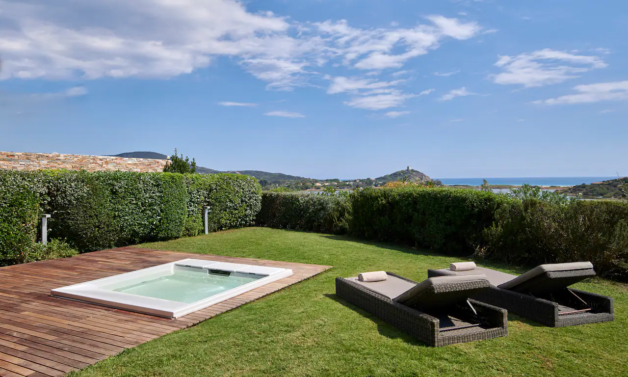 King Junior Suite with Private Garden and Jacuzzi