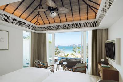 Premium Ocean Pool Suite