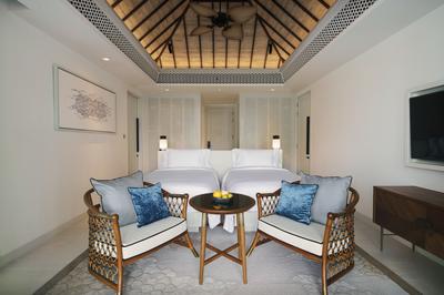 Deluxe Pool Suite