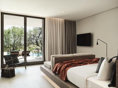 1 King Bed with Private Pool