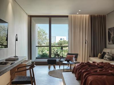 1 King Bed