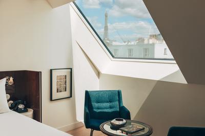 Junior Suite Eiffel Tower View
