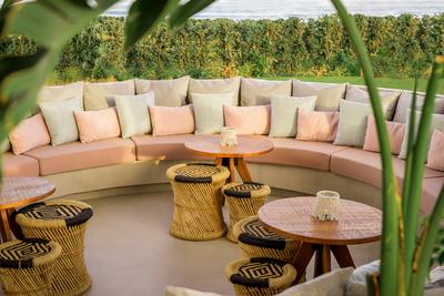 Deluxe Bar