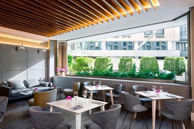 Longitude 12 Bistrot & Jardin