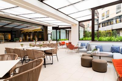 Longitude 12 Bistrot & Jardin
