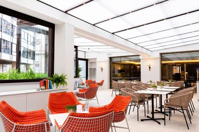 Longitude 12 Bistrot & Jardin