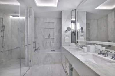 One Bedroom Corner Suite With Sea View