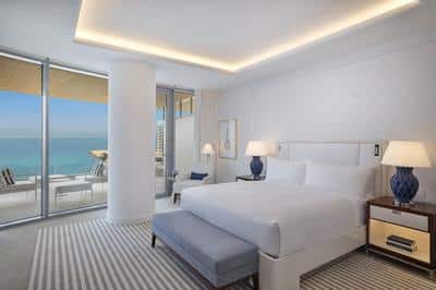 King One Bedroom Corner Residence With Sea View