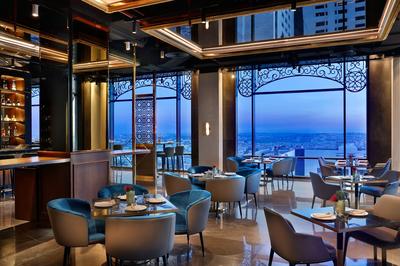 Roberto's Restaurant & Lounge
