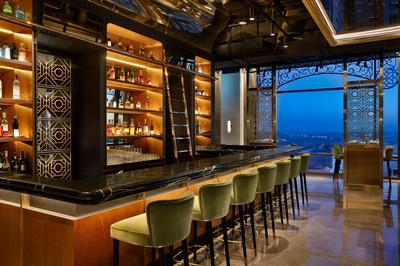 Roberto's Restaurant & Lounge - Bar