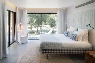 Spa Room Queen Bed