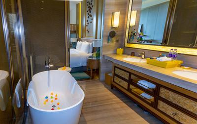 Family Room, 1 King-size Bed and 1 Themed-Bed