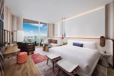 Spectacular Corner
Guest Room