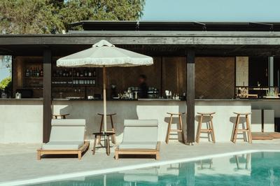 Naked Star Pool Bar
