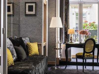 Guest room