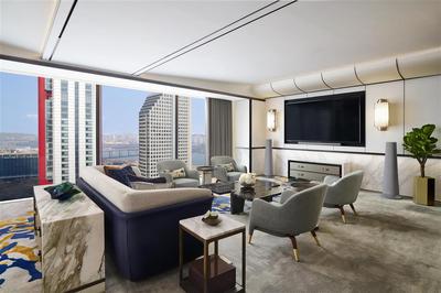 Fairmont P-Suite_Living Room_Day View