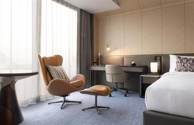 Fairmont Room, Sofa