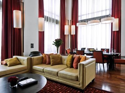 Grand Duplex Suite, Piano Club Privilege