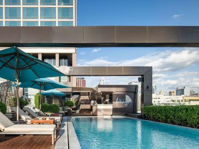 The Edge Pool Bar