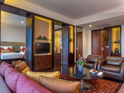 Vie Penthouse Suite 3, Piano Club Privilege