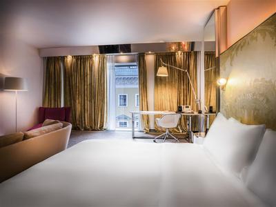 Guest room
