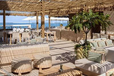 Deck 115 Pool Restaurant & Bar