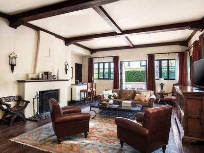 Clara Vista Cottage Suite Parlor