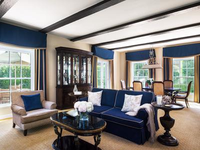 Royce Manor Suite Parlor